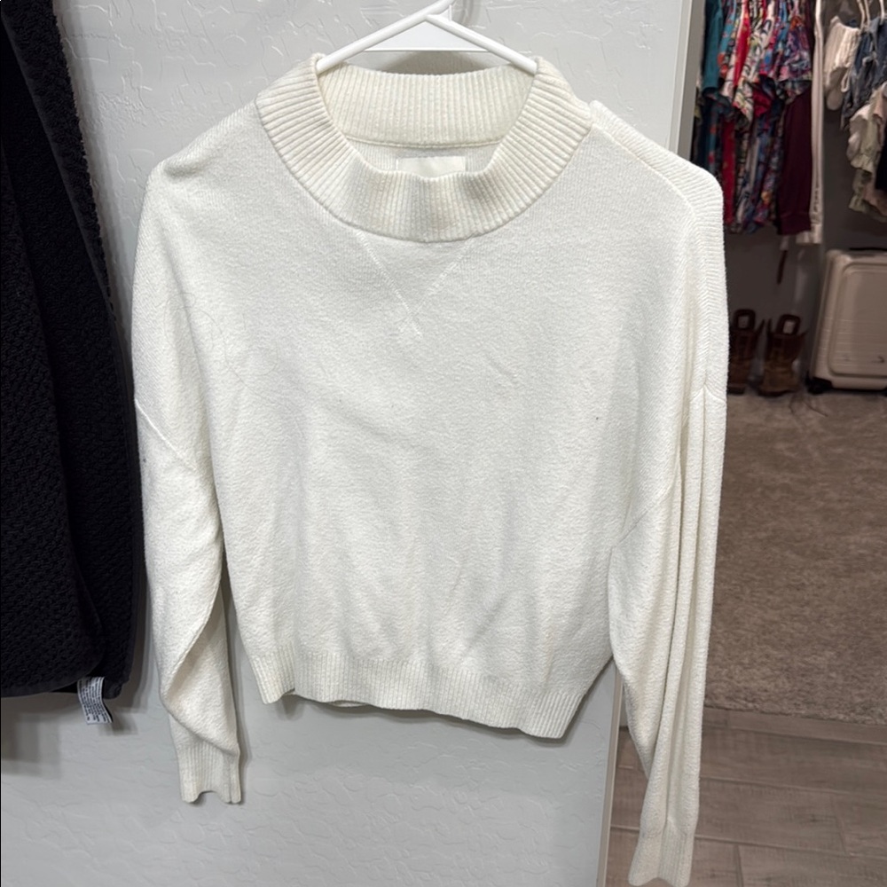 Abercrombie & Fitch White Women's Sweater size extra small